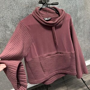 The North Face - Maroon Pull Over